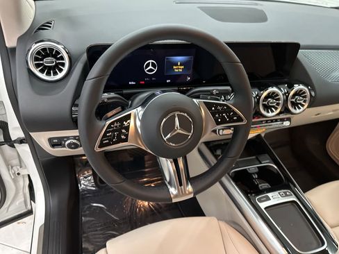New 2025 Mercedes-Benz GLA 250 image 11