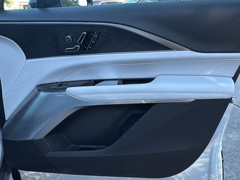 Used 2025 Cadillac Lyriq Luxury image 29