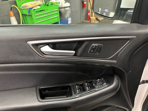 Used 2015 Ford Edge Titanium w/ Equipment Group 301A image 9