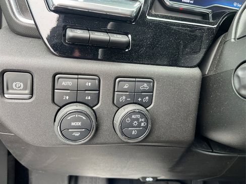 Used 2025 Chevrolet Silverado 1500 High Country image 18