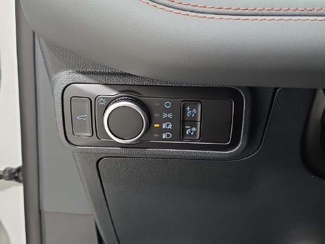 Used 2026 Ford Explorer Active AWD/4WD image 24