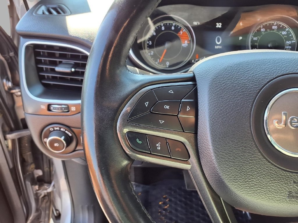Used 2019 Jeep Cherokee Trailhawk w/ Comfort/Convenience Group AWD/4WD image 12