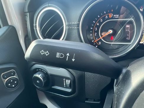 Used 2023 Jeep Wrangler Unlimited Sahara w/ Cold Weather Group AWD/4WD image 22