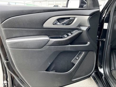 Used 2023 Chevrolet Traverse LT FWD image 9