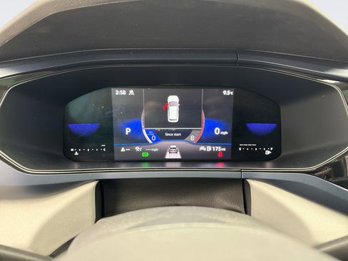 Used 2022 Volkswagen Taos SE w/ Panoramic Sunroof Package image 11