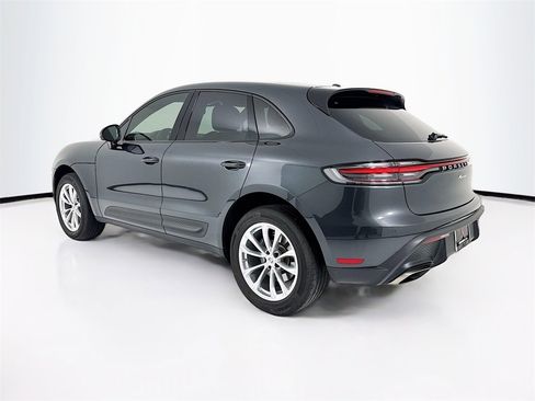 Used 2025 Porsche Macan image 3