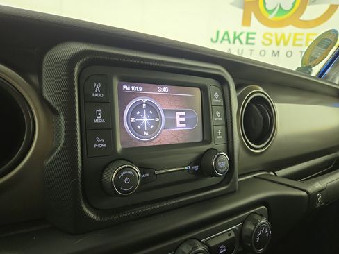 Used 2021 Jeep Gladiator Sport image 20