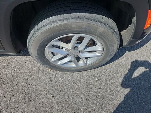 Used 2022 Jeep Grand Cherokee L Laredo w/ Luxury Tech Group I image 10