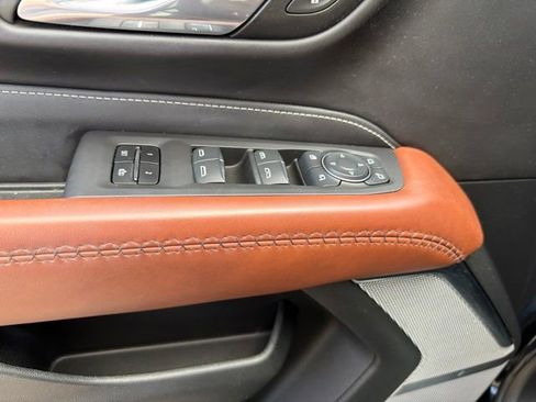 Used 2024 GMC Yukon Denali Ultimate AWD/4WD image 10