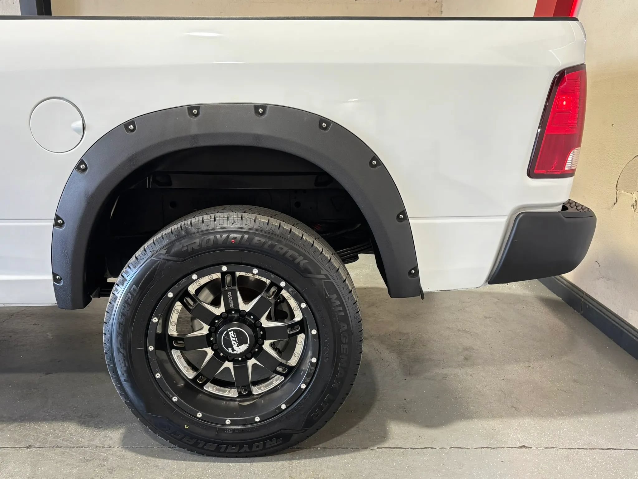 Used 2015 RAM 3500 Tradesman RWD image 10