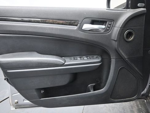 Used 2014 Chrysler 300 C w/ Light Group image 25