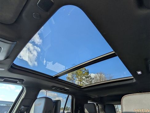 Used 2024 Chevrolet Tahoe High Country w/ Advanced Technology Package image 34