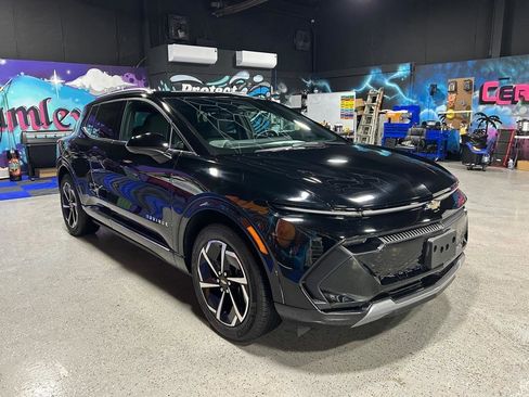 Used 2025 Chevrolet Equinox EV LT w/ Convenience Package image 8