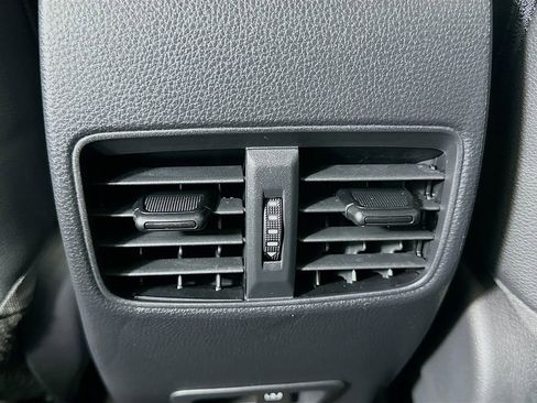 Used 2022 Toyota Corolla Cross XLE image 25