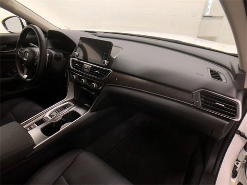 Used 2020 Honda Accord Touring image 30