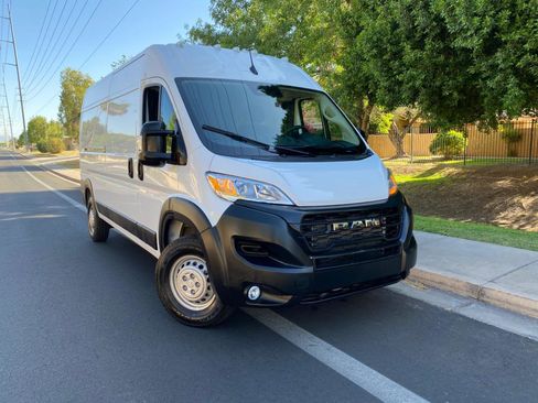 Used 2026 RAM ProMaster 2500 w/ Convenience Group FWD image 2