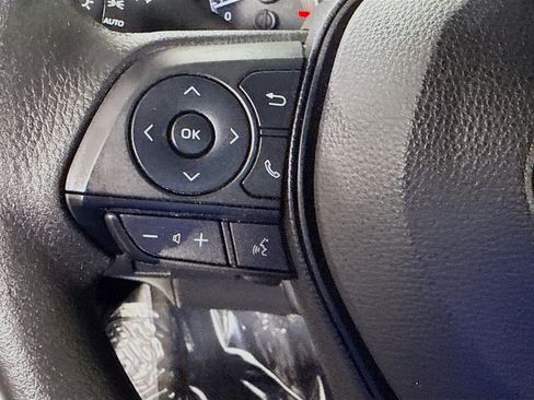 Used 2021 Toyota Corolla LE FWD image 14