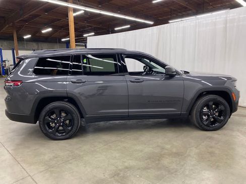Used 2025 Jeep Grand Cherokee L Altitude AWD/4WD image 7