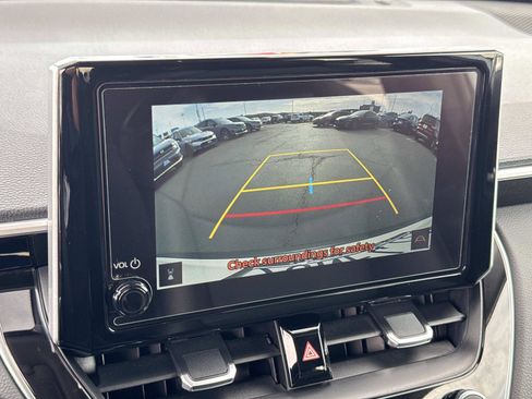 Used 2025 Toyota Corolla Cross XLE image 17