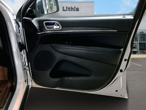 Used 2020 Jeep Grand Cherokee Limited w/ Luxury Group II image 29