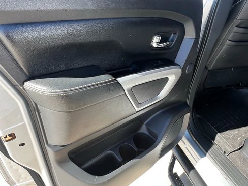 Used 2017 Nissan Titan PRO-4X image 17