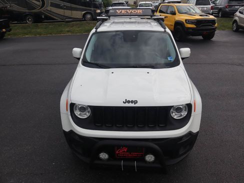 Used 2017 Jeep Renegade Altitude AWD/4WD image 4