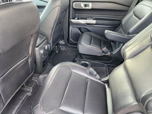 Used 2021 Ford Explorer XLT w/ Equipment Group 202A image 30