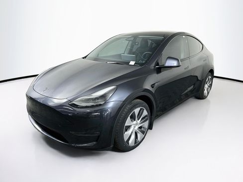 Used 2024 Tesla Model Y Long Range AWD/4WD image 3