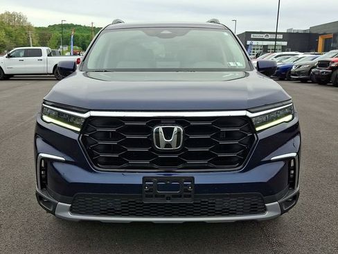 Used 2025 Honda Pilot Touring image 2