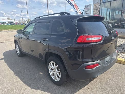 Used 2016 Jeep Cherokee Sport AWD/4WD image 3