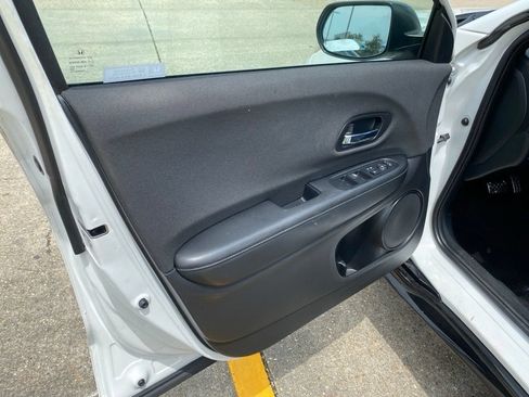 Used 2021 Honda HR-V Sport image 14