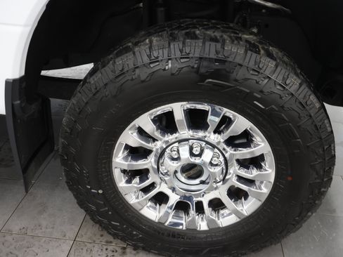 Used 2022 Ford F250 XLT w/ XLT Premium Package AWD/4WD image 3