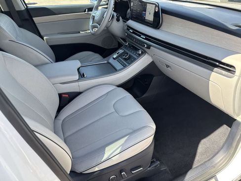 Used 2024 Hyundai Palisade Limited FWD image 11