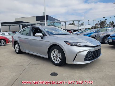 Used 2025 Toyota Camry LE FWD image 2