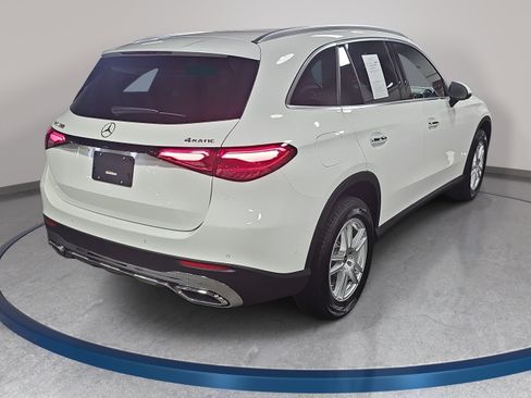 Used 2025 Mercedes-Benz GLC 300 4MATIC image 6