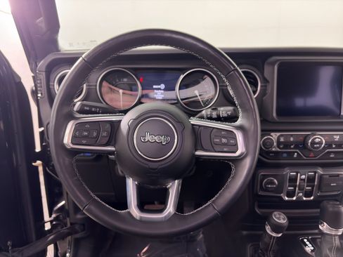 Used 2023 Jeep Wrangler Unlimited Sahara w/ Cold Weather Group image 16