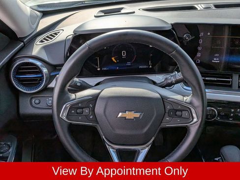 Used 2025 Chevrolet Trax LT w/ LT Convenience Package FWD image 22