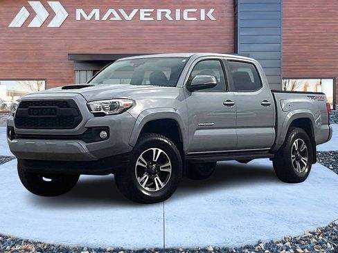 Used 2018 Toyota Tacoma TRD Sport image 3