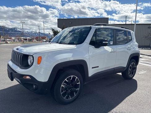 Used 2023 Jeep Renegade Latitude w/ Sun/Sound Group image 7