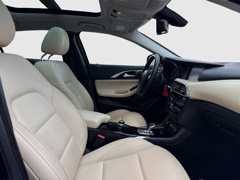 Used 2017 INFINITI QX30 Premium w/ Navigation Package FWD image 42