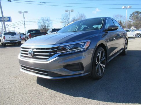 Used 2021 Volkswagen Passat 2.0T SE image 1