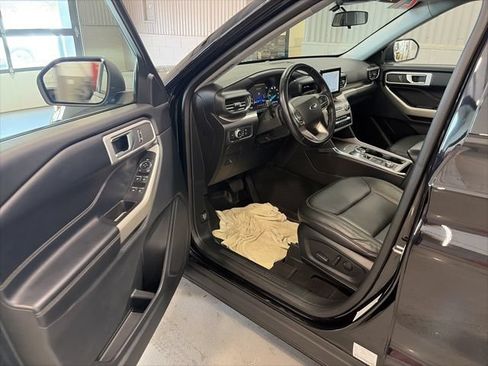 Used 2021 Ford Explorer XLT AWD/4WD image 11