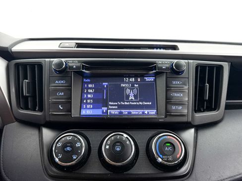 Used 2018 Toyota RAV4 LE w/ Carpet Mat Package FWD image 17