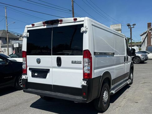 Used 2025 RAM ProMaster 2500 w/ U-Haul Equipment Group FWD image 7