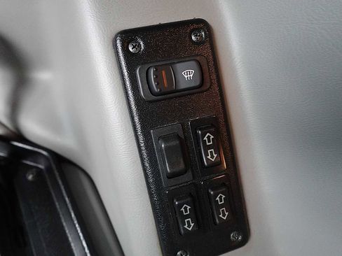 Used 2002 HUMMER H1 4-Door Wagon AWD/4WD image 24