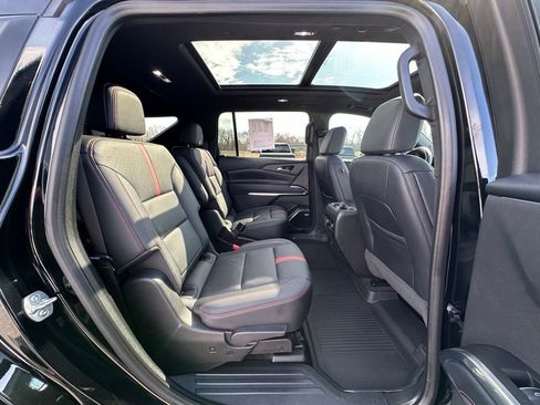 Used 2025 Chevrolet Traverse RS w/ LPO, Floor Liner Package image 22