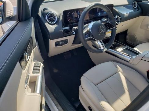 New 2025 Mercedes-Benz GLA 250 4MATIC image 10