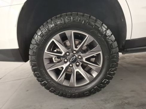 Used 2024 Chevrolet Tahoe Z71 w/ Luxury Package AWD/4WD image 9