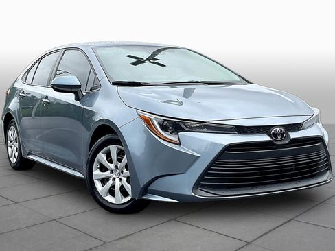 Used 2024 Toyota Corolla LE FWD image 3