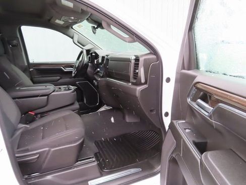 Used 2024 Chevrolet Silverado 1500 LT AWD/4WD image 25